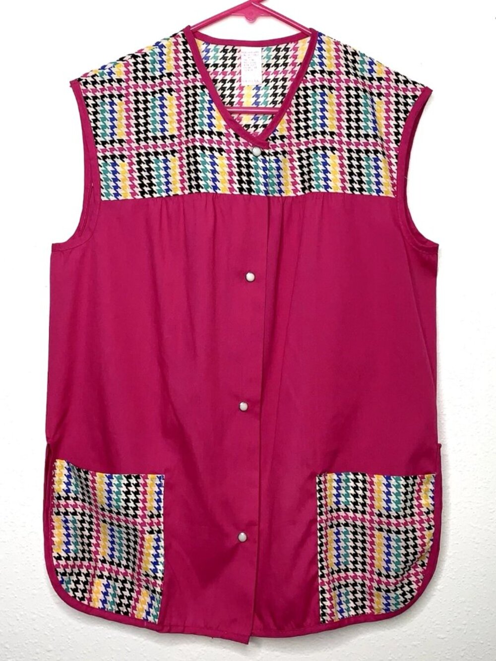 Vtg MADE IN USA Pearl Snap RAINBOW HOUNDSTOOTH Apron SMOCK M Grandma Teacher Art